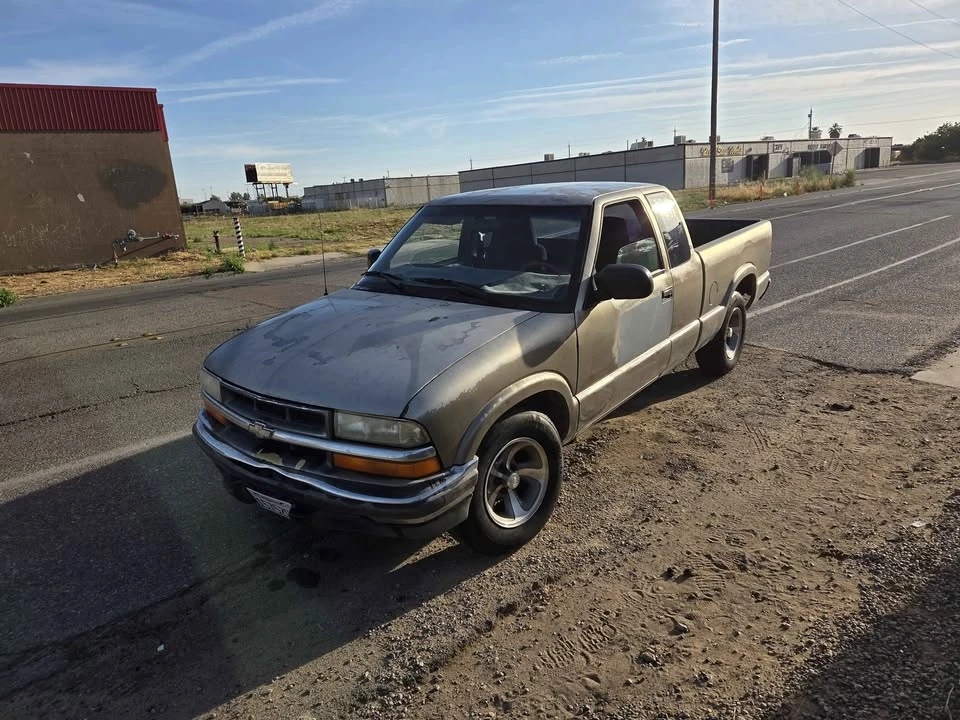 2002 Chevrolet S-10 - Image 3 of 8