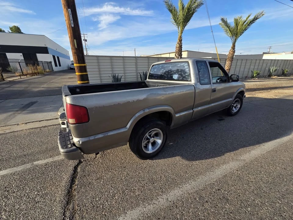 2002 Chevrolet S-10 - Image 2 of 8
