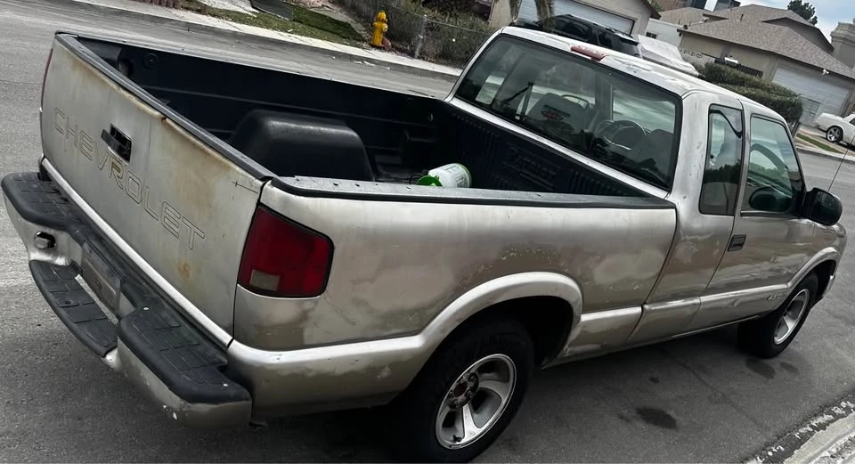 2002 Chevrolet S-10 - Image 4 of 8