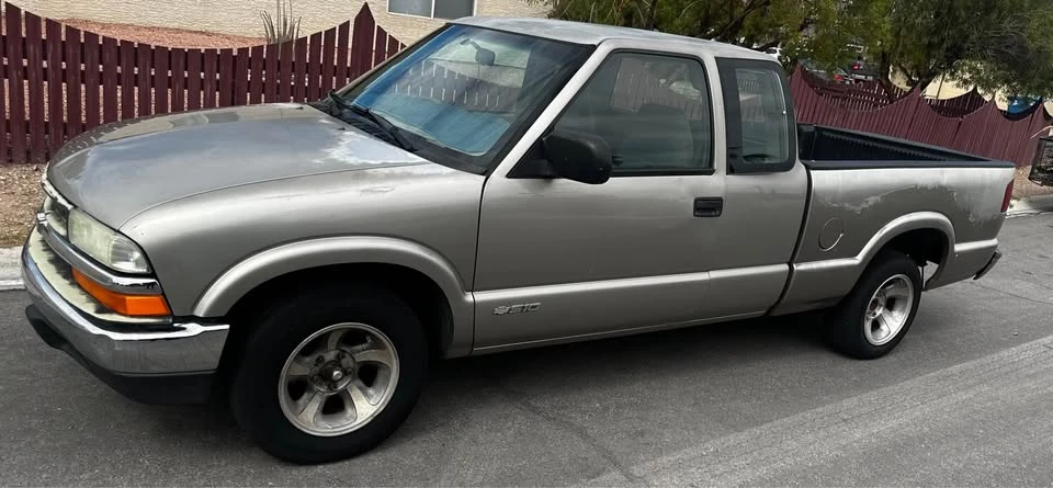 2002 Chevrolet S-10 - Image 2 of 8