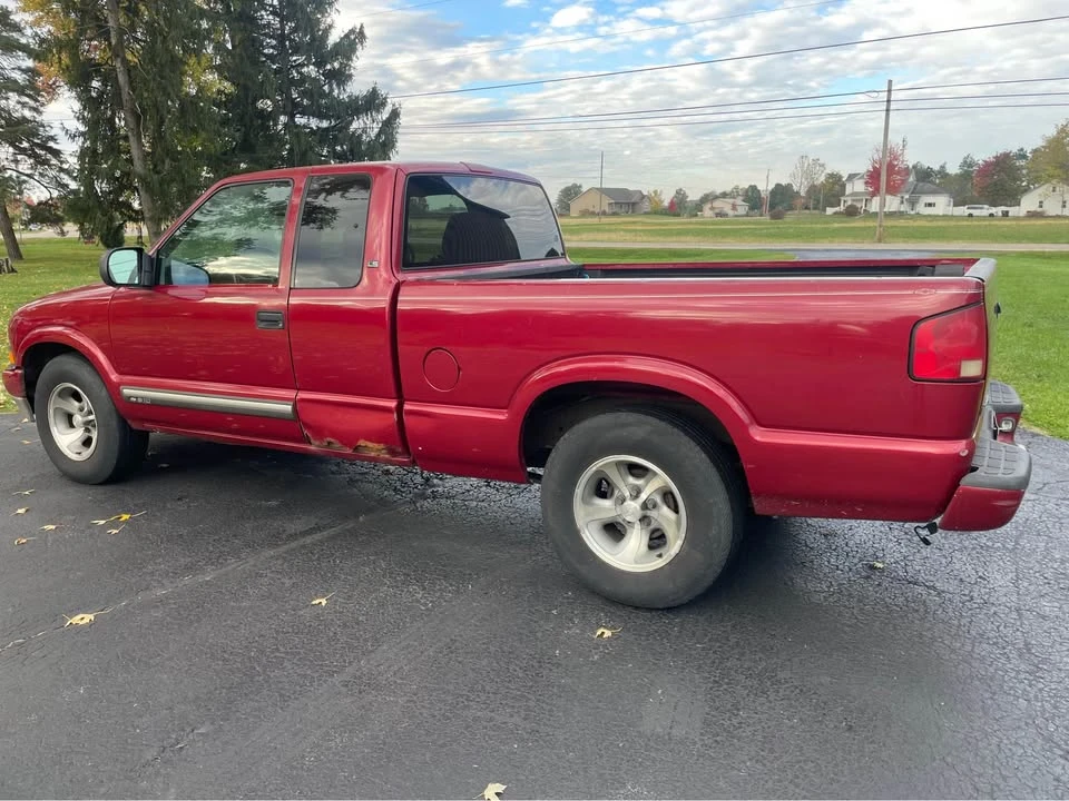 2002 Chevrolet S-10 - Image 2 of 8