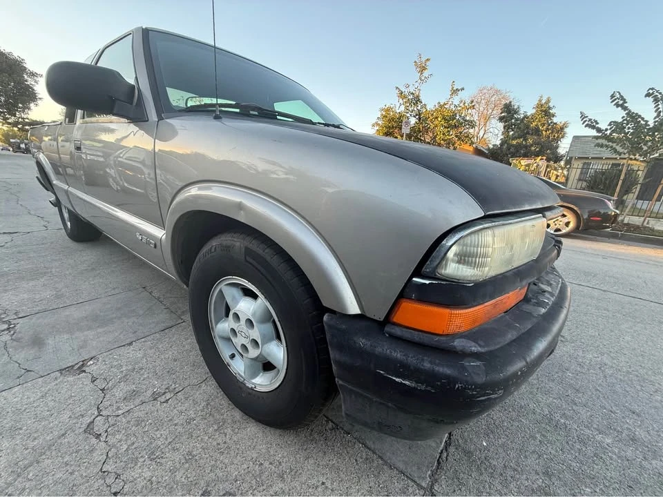 2002 Chevrolet S-10 - Image 3 of 11