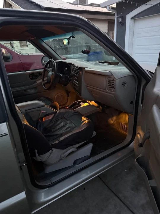 2002 Chevrolet S-10 - Image 6 of 8