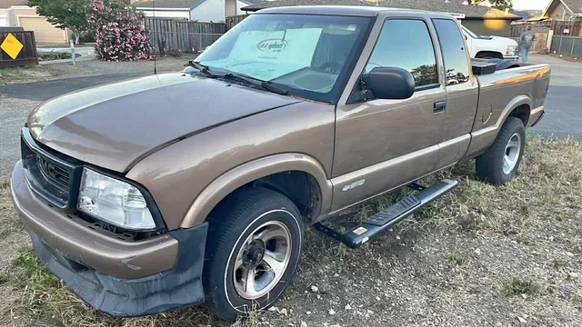 2002 Chevrolet S-10 LS