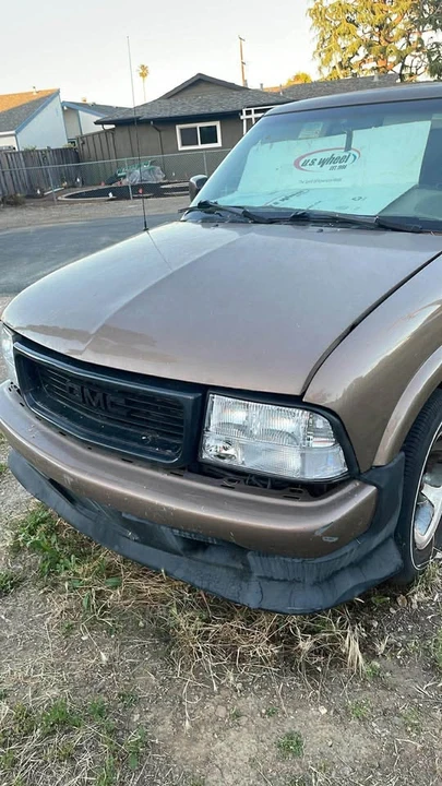 2002 Chevrolet S-10 - Image 2 of 2