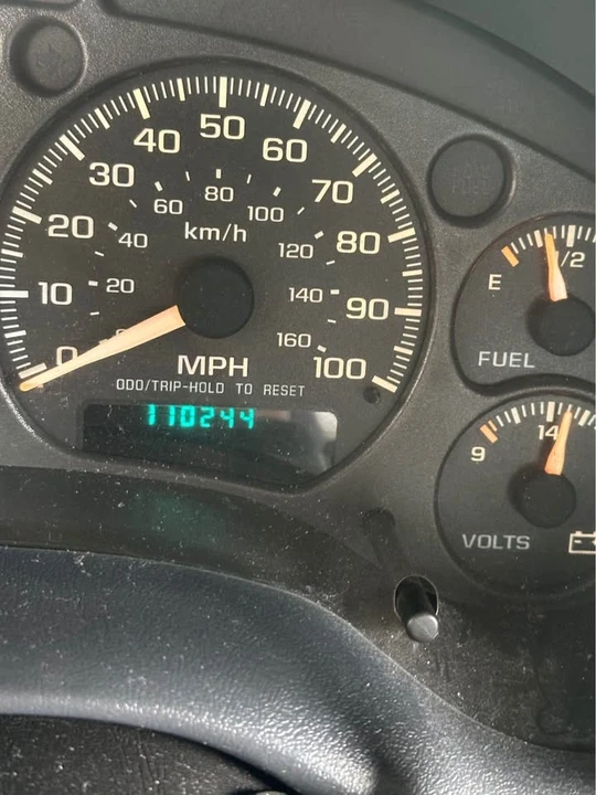 2002 Chevrolet S-10 - Image 2 of 2
