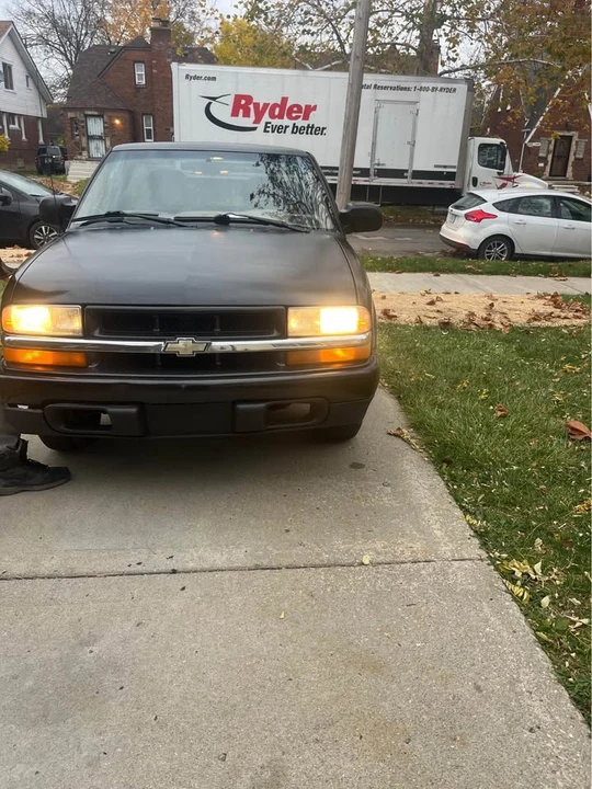 2002 Chevrolet S-10 - Image 4 of 6