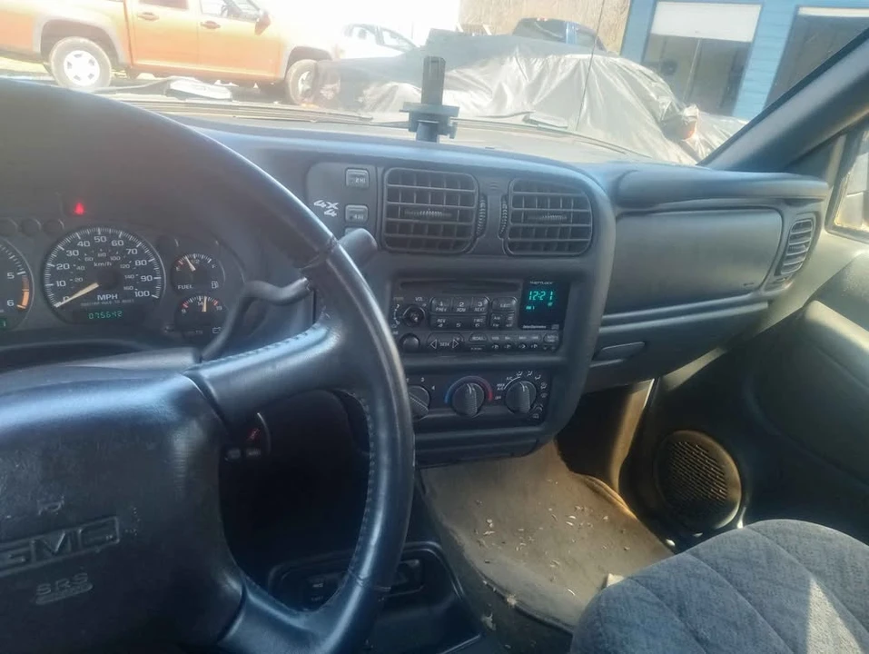 2002 Chevrolet S-10 - Image 4 of 5