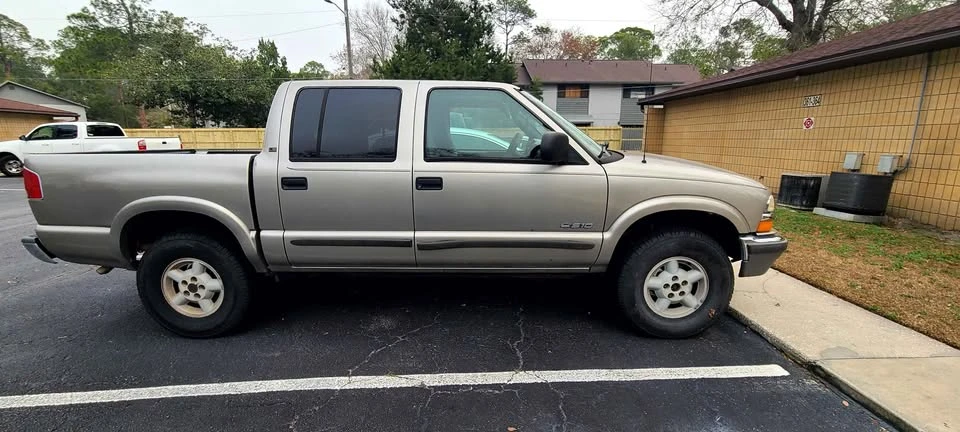 2002 Chevrolet S-10 - Image 2 of 6