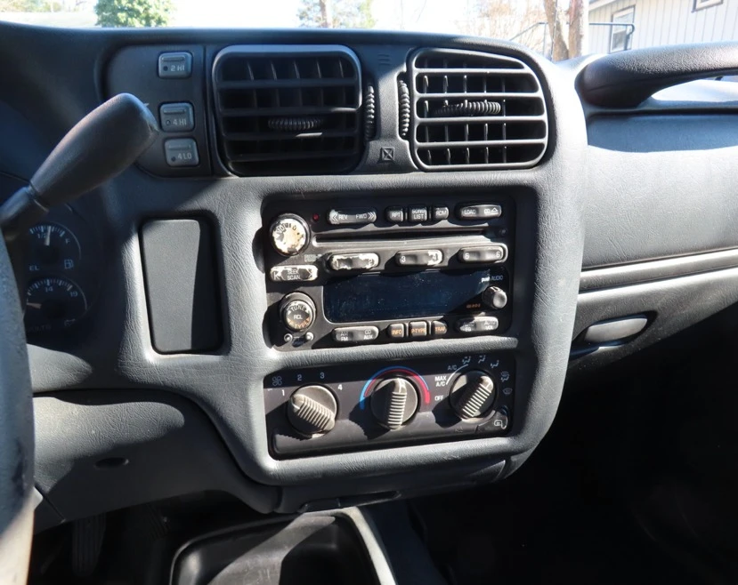 2002 Chevrolet S-10 - Image 7 of 10