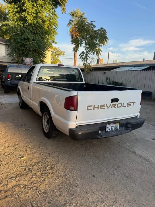 2002 Chevrolet S-10 - Image 4 of 6