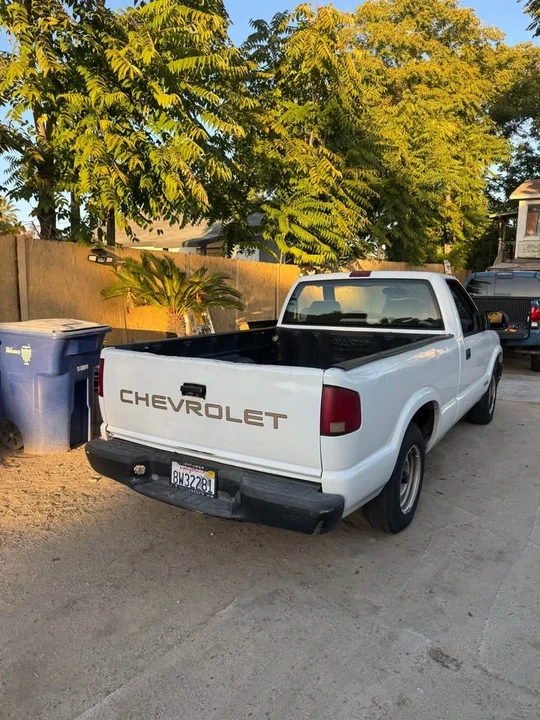 2002 Chevrolet S-10 - Image 3 of 6