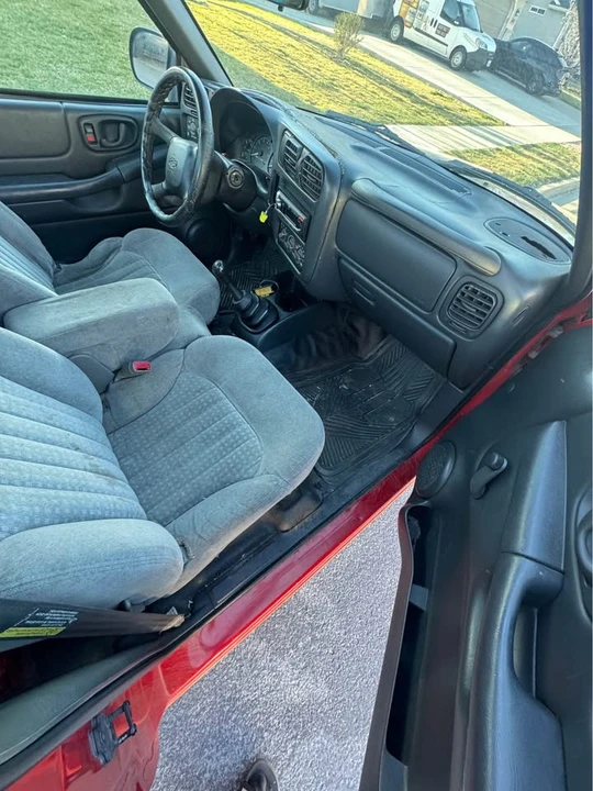 2002 Chevrolet S-10 - Image 10 of 14