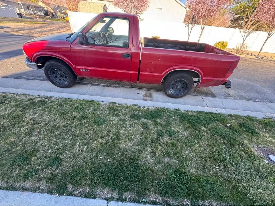 2002 Chevrolet S-10 - Image 2 of 14