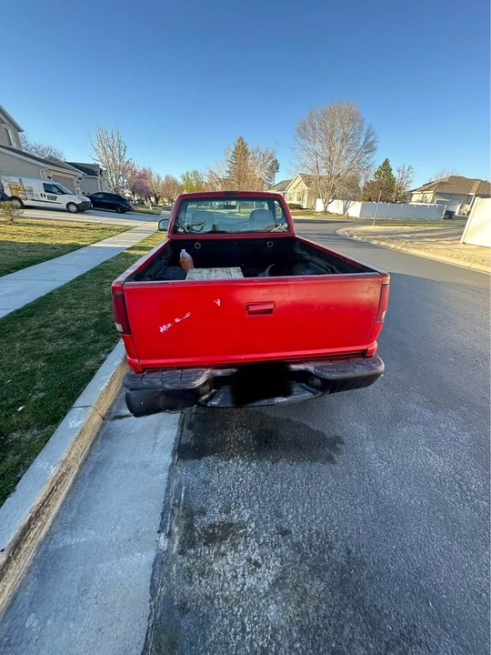 2002 Chevrolet S-10 - Image 4 of 14