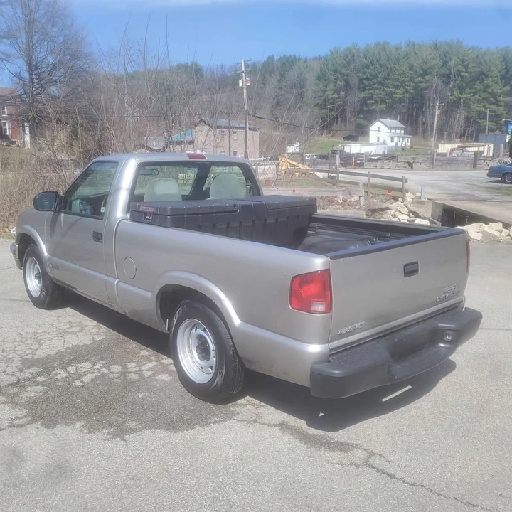 2002 Chevrolet S-10 - Image 2 of 11