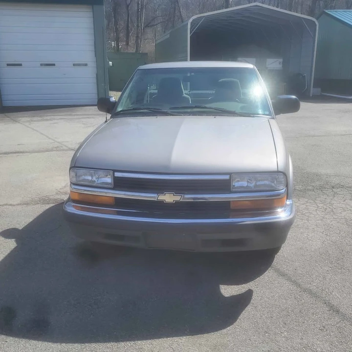 2002 Chevrolet S-10 - Image 4 of 11