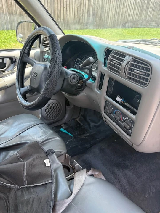 2002 Chevrolet S-10 - Image 10 of 15