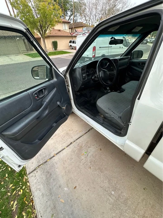 2002 Chevrolet S-10 - Image 6 of 12