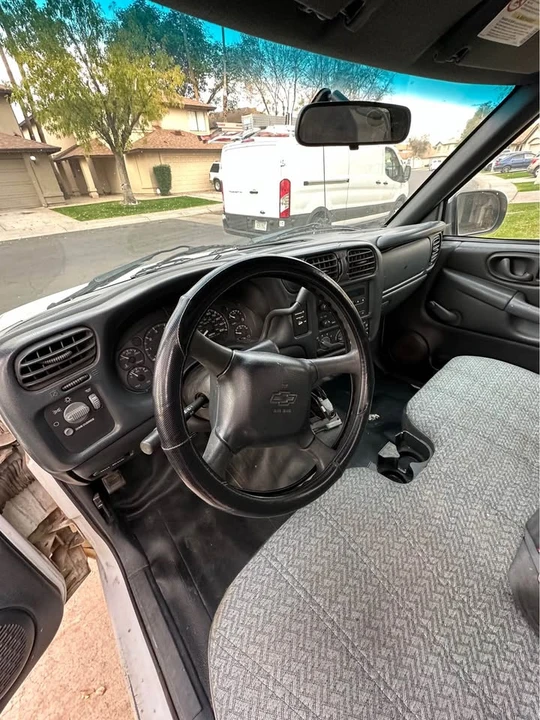 2002 Chevrolet S-10 - Image 5 of 12