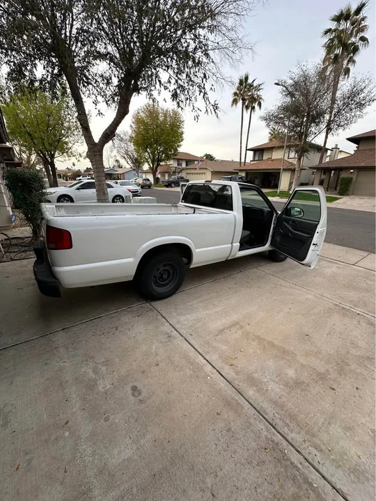 2002 Chevrolet S-10 - Image 11 of 12