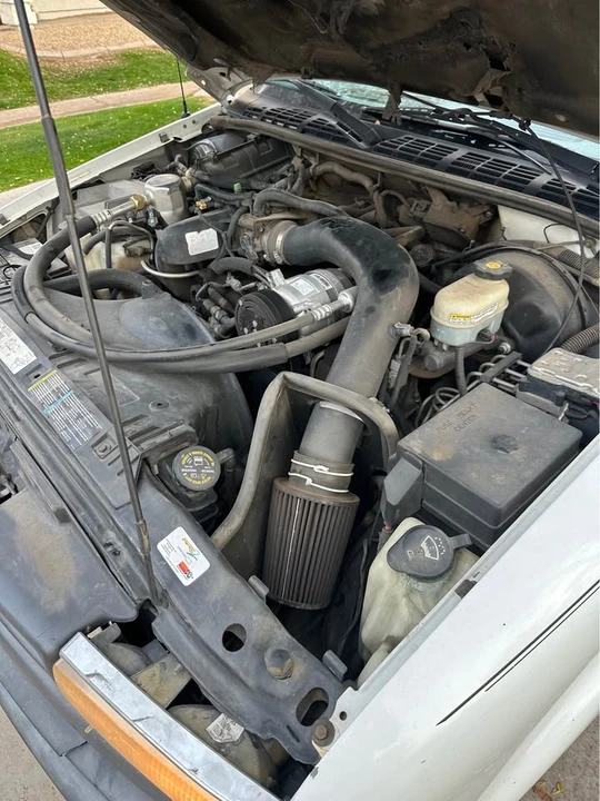 2002 Chevrolet S-10 - Image 2 of 12