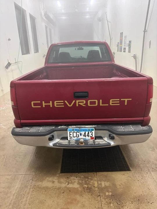 2002 Chevrolet S-10 - Image 2 of 8