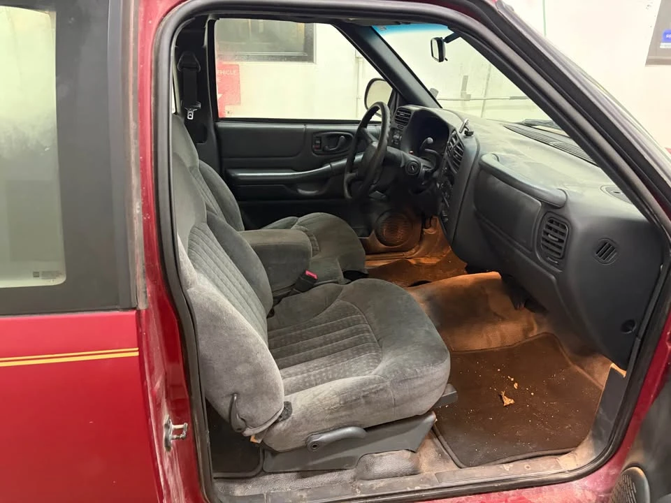 2002 Chevrolet S-10 - Image 6 of 8