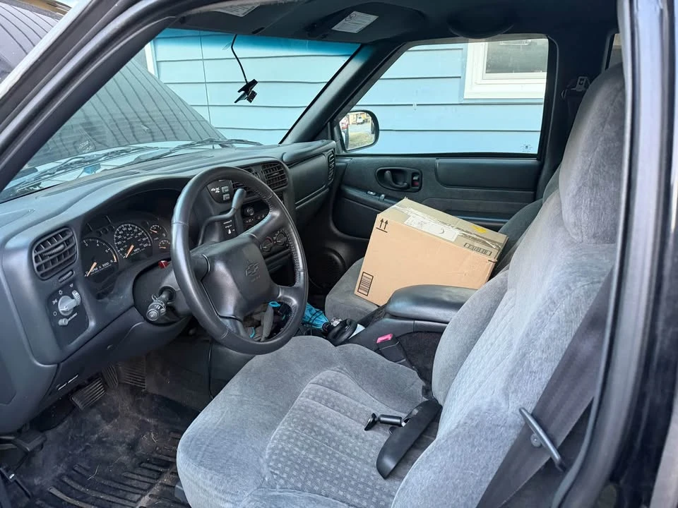2002 Chevrolet S-10 - Image 4 of 6