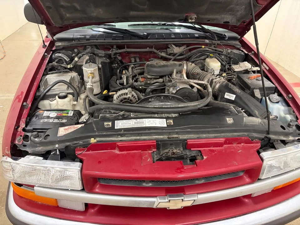 2002 Chevrolet S-10 - Image 7 of 8