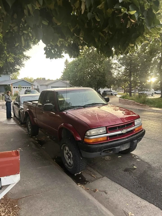 2002 Chevrolet S-10 - Image 2 of 4