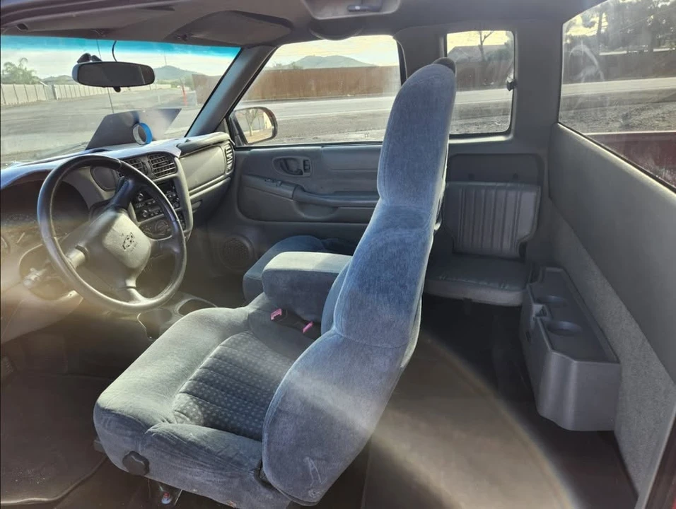 2002 Chevrolet S-10 - Image 6 of 6