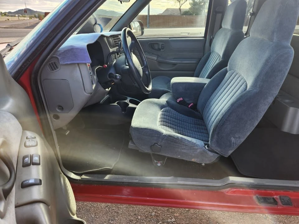 2002 Chevrolet S-10 - Image 4 of 6
