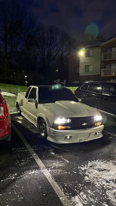 2002 Chevrolet S-10 - Image 2 of 17