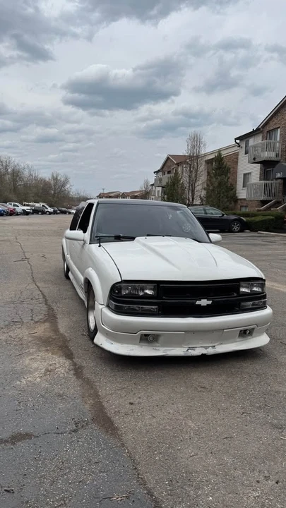 2002 Chevrolet S-10 - Image 4 of 17