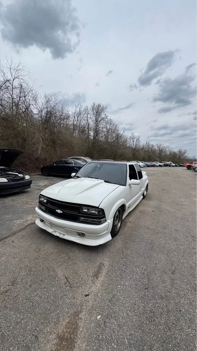 2002 Chevrolet S-10 - Image 5 of 17