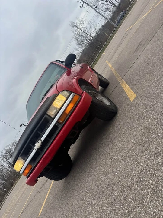 2002 Chevrolet S-10 - Image 7 of 9