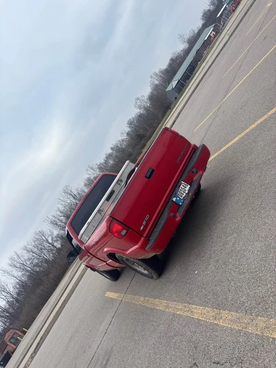 2002 Chevrolet S-10 - Image 3 of 9