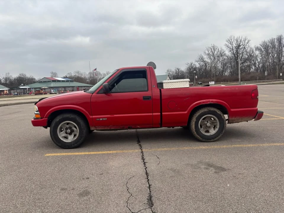 2002 Chevrolet S-10 - Image 2 of 9