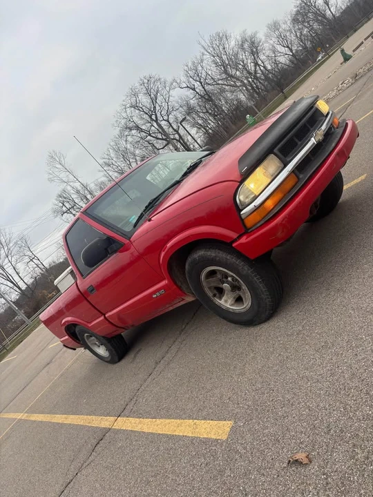 2002 Chevrolet S-10 - Image 6 of 9