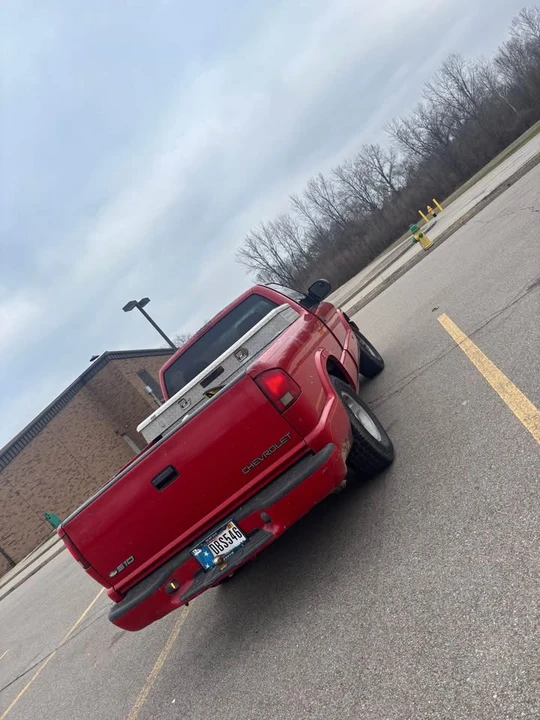 2002 Chevrolet S-10 - Image 4 of 9