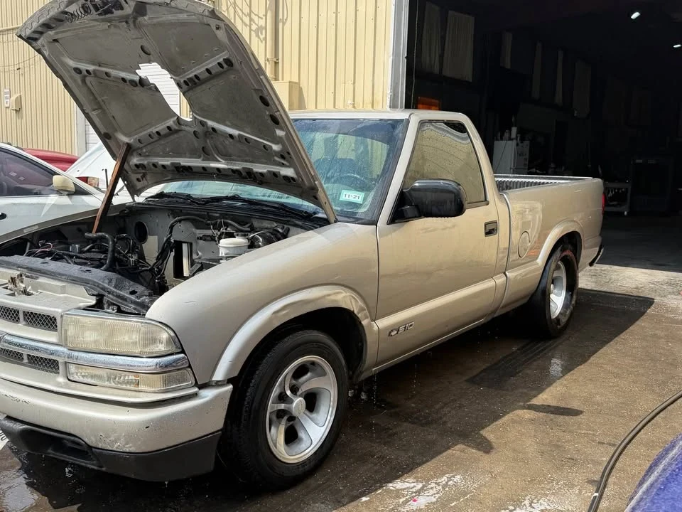 2002 Chevrolet S-10 - Image 2 of 9