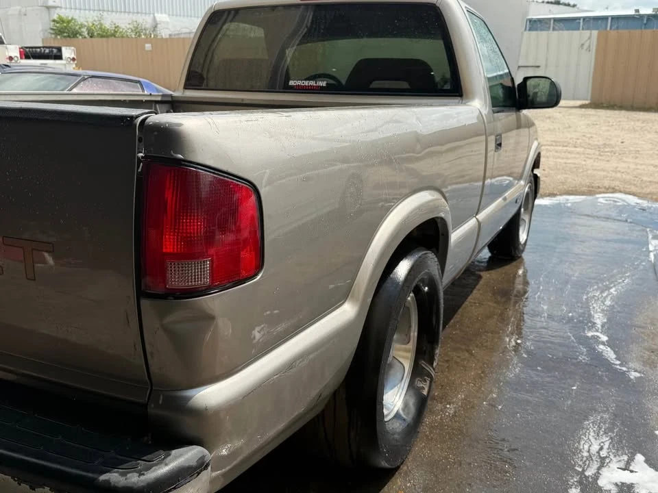 2002 Chevrolet S-10 - Image 4 of 9