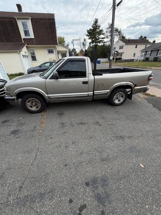 2002 Chevrolet S-10 - Image 6 of 7