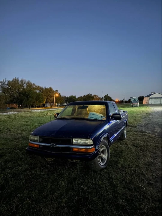 2002 Chevrolet S-10 Blazer 2nd Gen - Image 2 of 7
