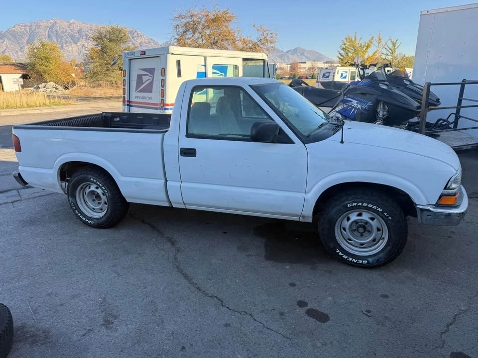 2002 Chevrolet S-10 - Image 3 of 4