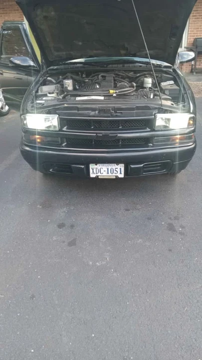 2002 Chevrolet S-10 - Image 2 of 5