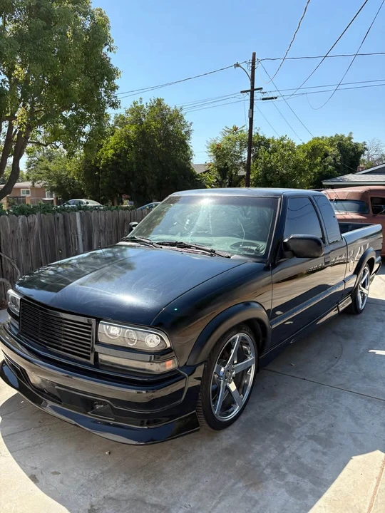 2002 Chevrolet S-10 - Image 8 of 9