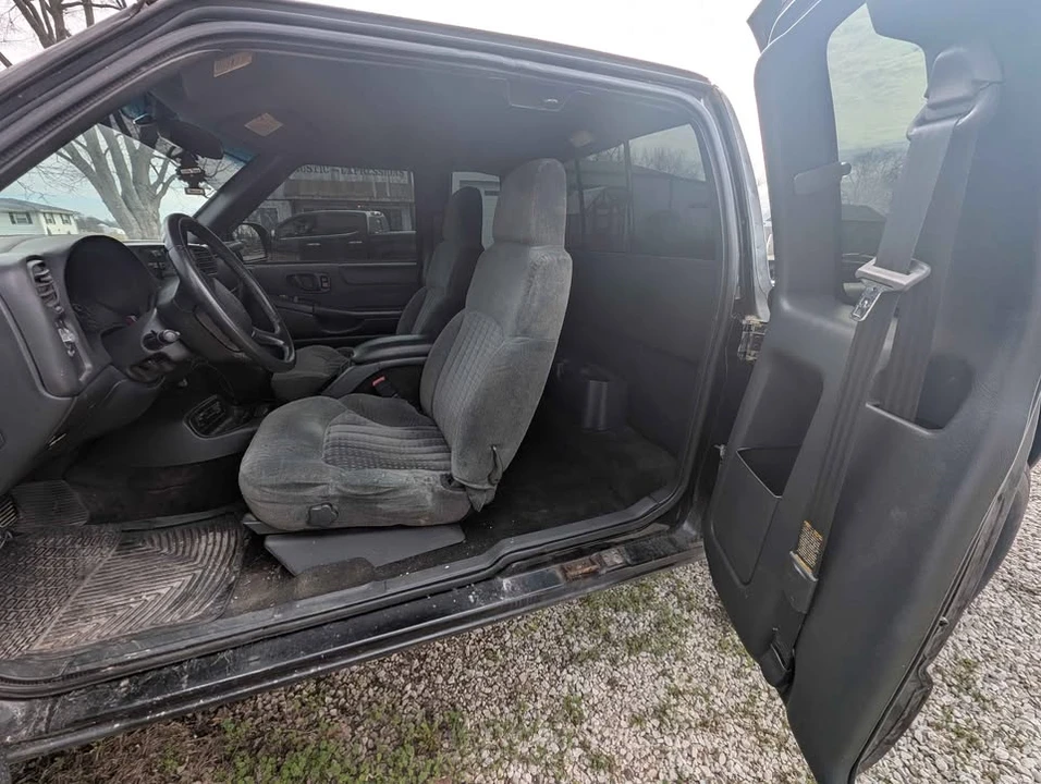 2002 Chevrolet S-10 - Image 10 of 13