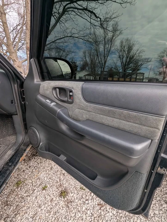 2002 Chevrolet S-10 - Image 7 of 13